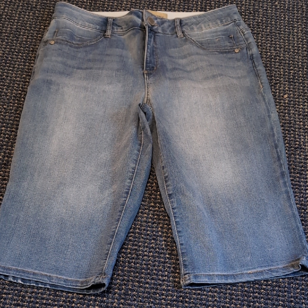 Democracy Denim Capris